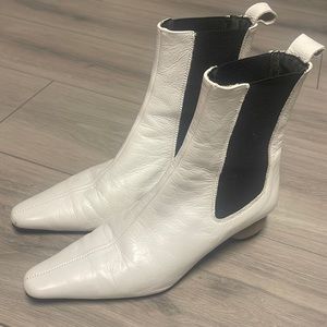 White top shot boots with circle block heel, size 36